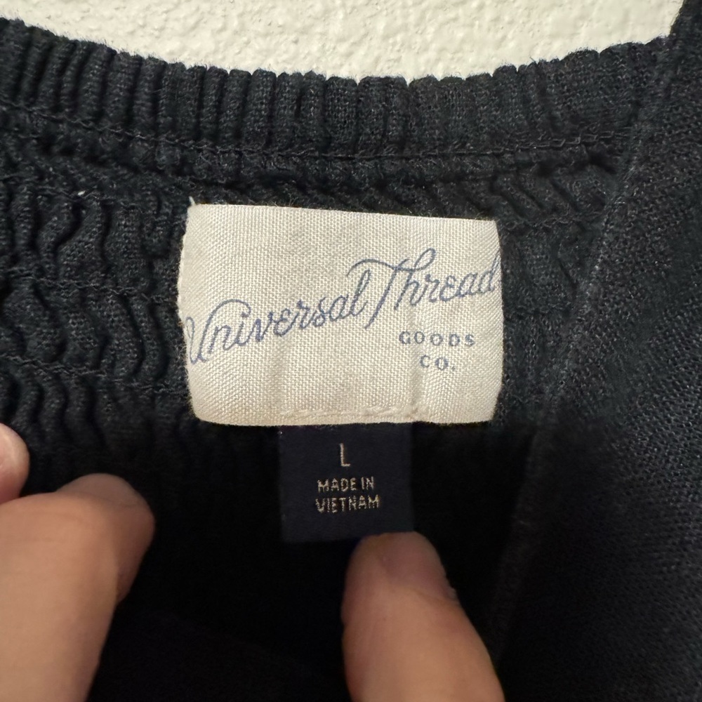 5/$55 !! 🔥 Universal Thread Black Camisole Top - Picture 2 of 3